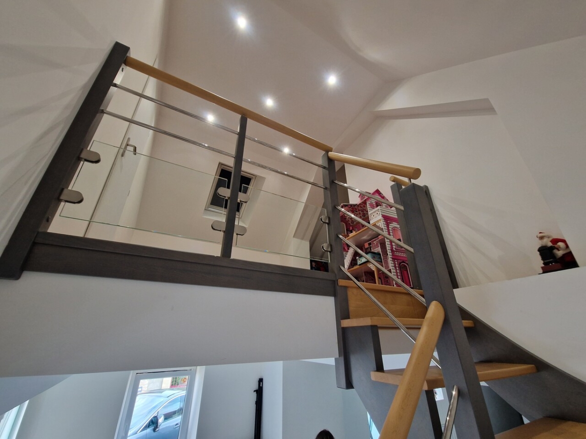 Escalier bois 1/4 tournant haut - Menuiserie Lelièvre
